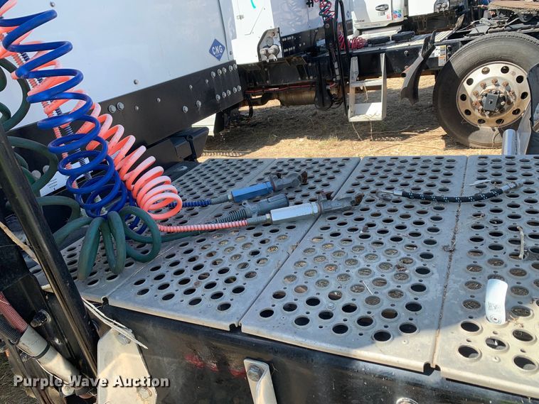 image for item EJ2866 2020 Kenworth T880 semi truck