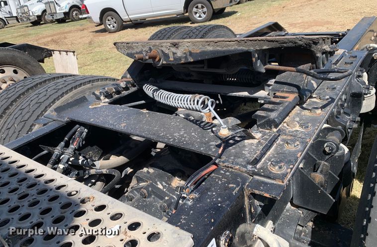 image for item EJ2866 2020 Kenworth T880 semi truck