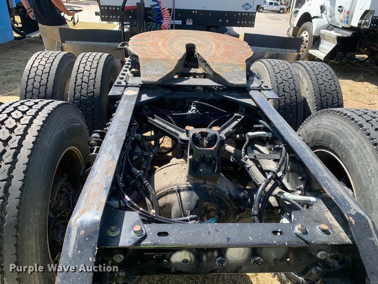 image for item EJ2866 2020 Kenworth T880 semi truck