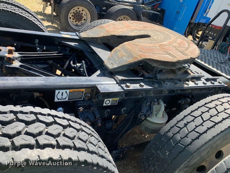 image for item EJ2866 2020 Kenworth T880 semi truck