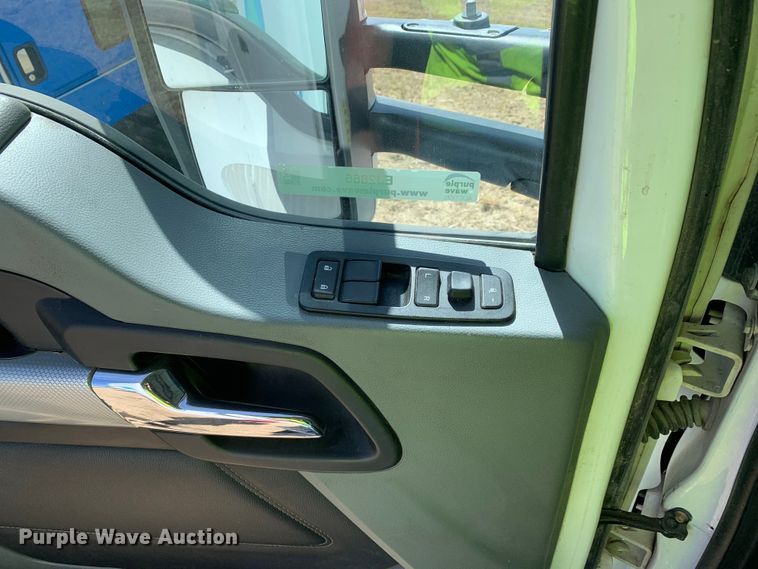 image for item EJ2866 2020 Kenworth T880 semi truck