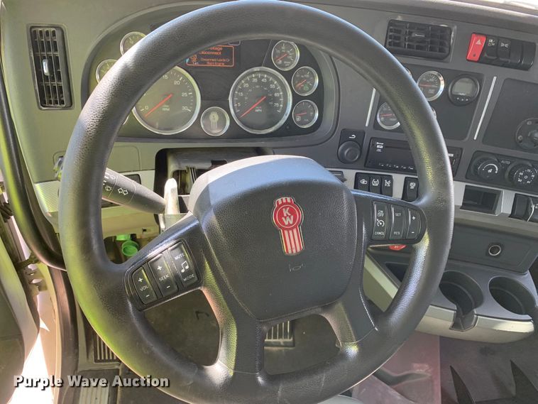 image for item EJ2866 2020 Kenworth T880 semi truck