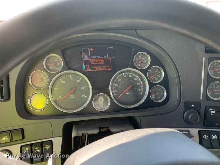 image for item EJ2866 2020 Kenworth T880 semi truck