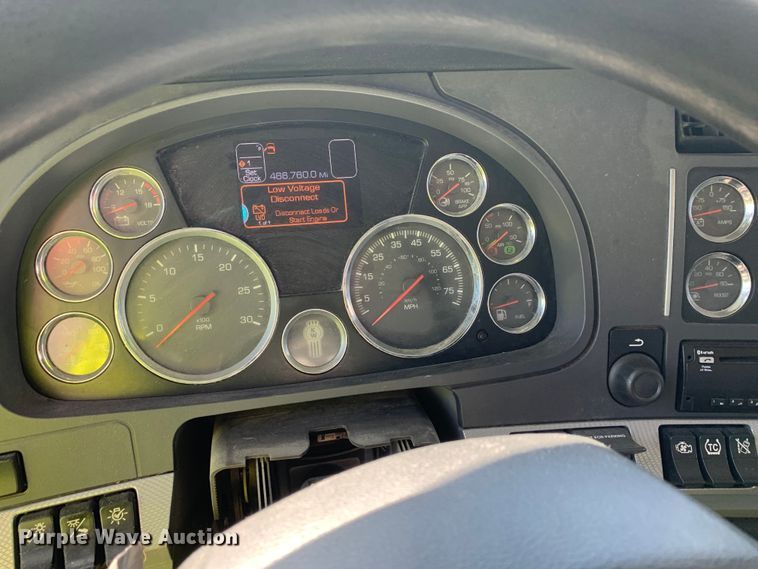 image for item EJ2866 2020 Kenworth T880 semi truck