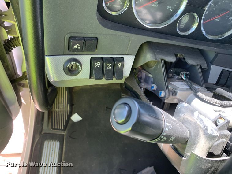 image for item EJ2866 2020 Kenworth T880 semi truck