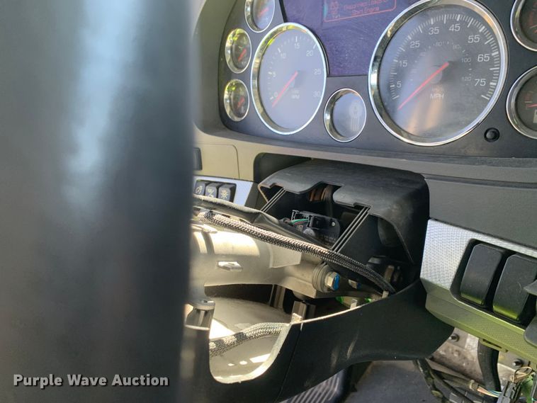 image for item EJ2866 2020 Kenworth T880 semi truck