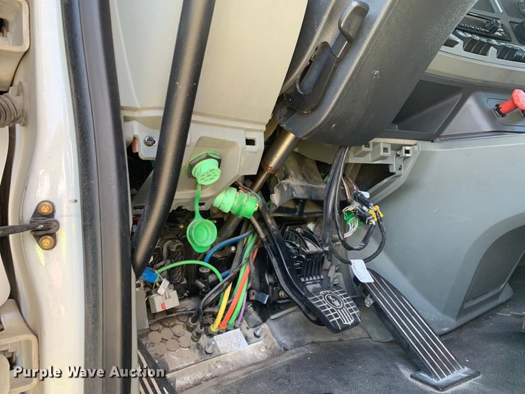 image for item EJ2866 2020 Kenworth T880 semi truck