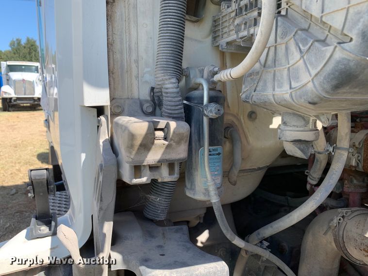 image for item EJ2866 2020 Kenworth T880 semi truck