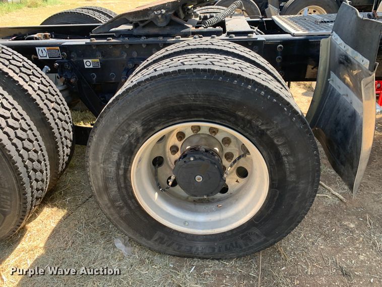 image for item EJ2866 2020 Kenworth T880 semi truck