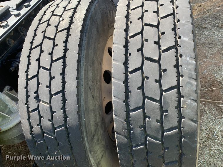 image for item EJ2866 2020 Kenworth T880 semi truck