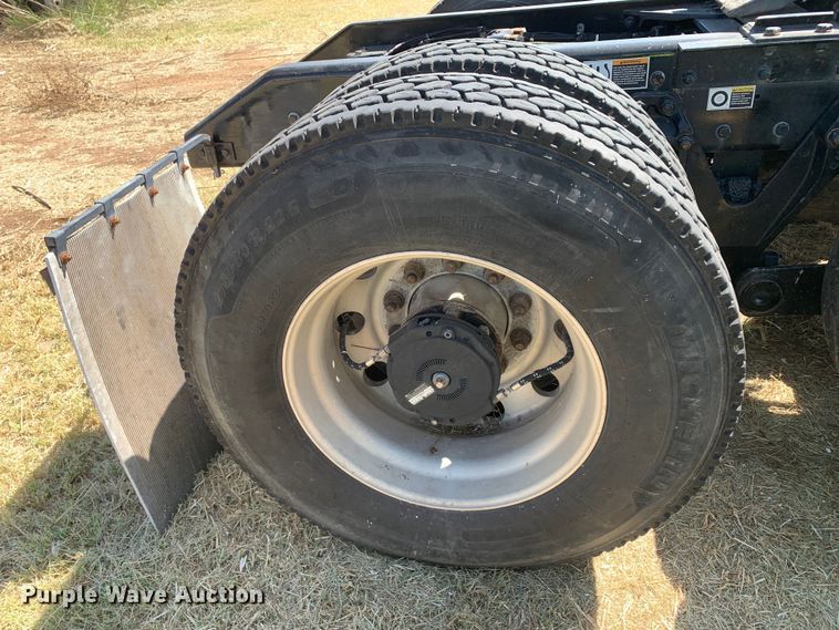 image for item EJ2866 2020 Kenworth T880 semi truck