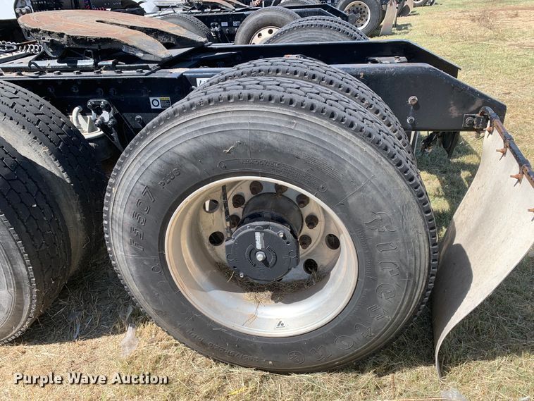 image for item EJ2866 2020 Kenworth T880 semi truck