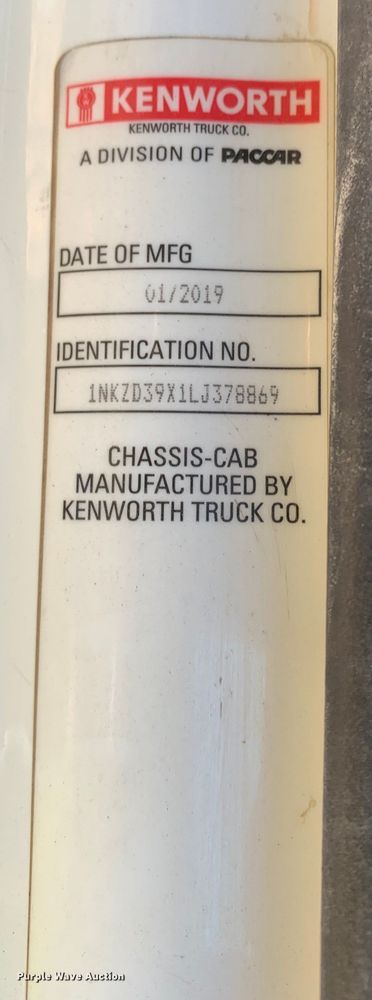 image for item EJ2866 2020 Kenworth T880 semi truck