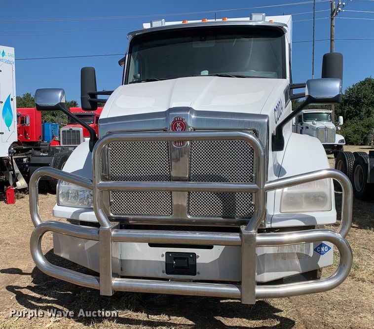 image for item EJ2867 2020 Kenworth  T880 semi truck