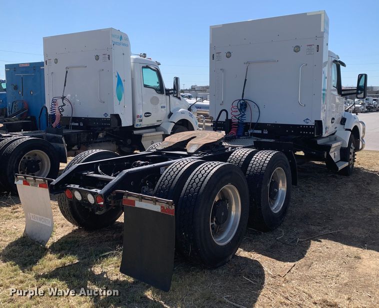 image for item EJ2867 2020 Kenworth  T880 semi truck