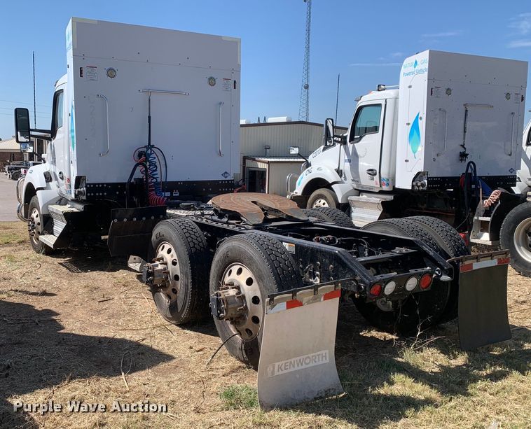 image for item EJ2867 2020 Kenworth  T880 semi truck