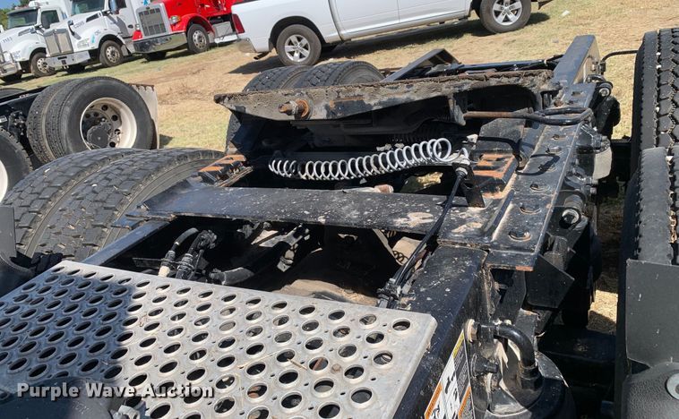 image for item EJ2867 2020 Kenworth  T880 semi truck