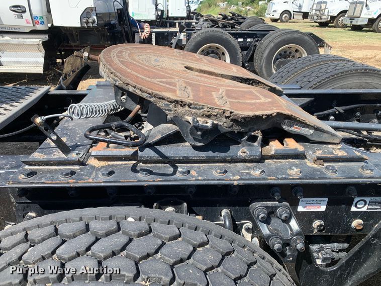 image for item EJ2867 2020 Kenworth  T880 semi truck