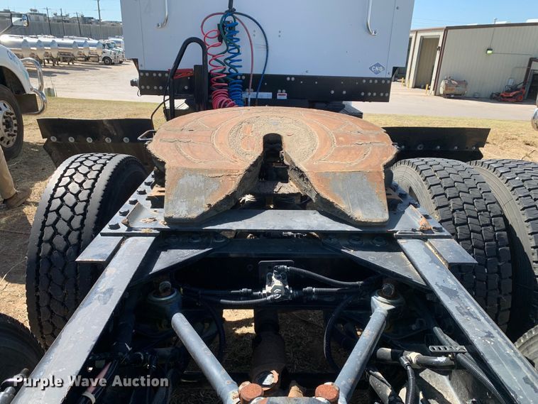 image for item EJ2867 2020 Kenworth  T880 semi truck