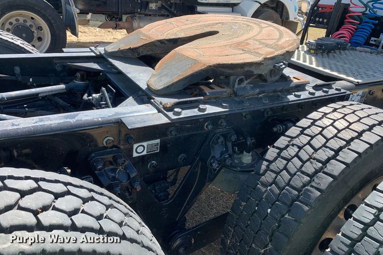 image for item EJ2867 2020 Kenworth  T880 semi truck