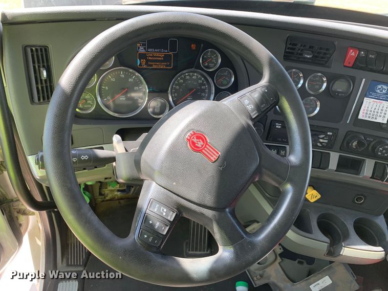 image for item EJ2867 2020 Kenworth  T880 semi truck