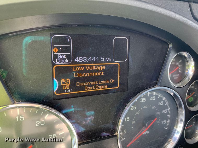 image for item EJ2867 2020 Kenworth  T880 semi truck