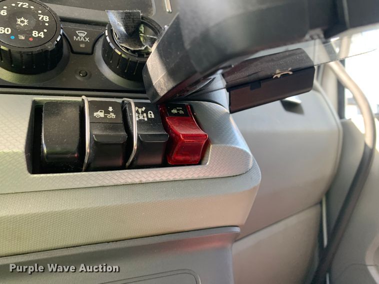 image for item EJ2867 2020 Kenworth  T880 semi truck