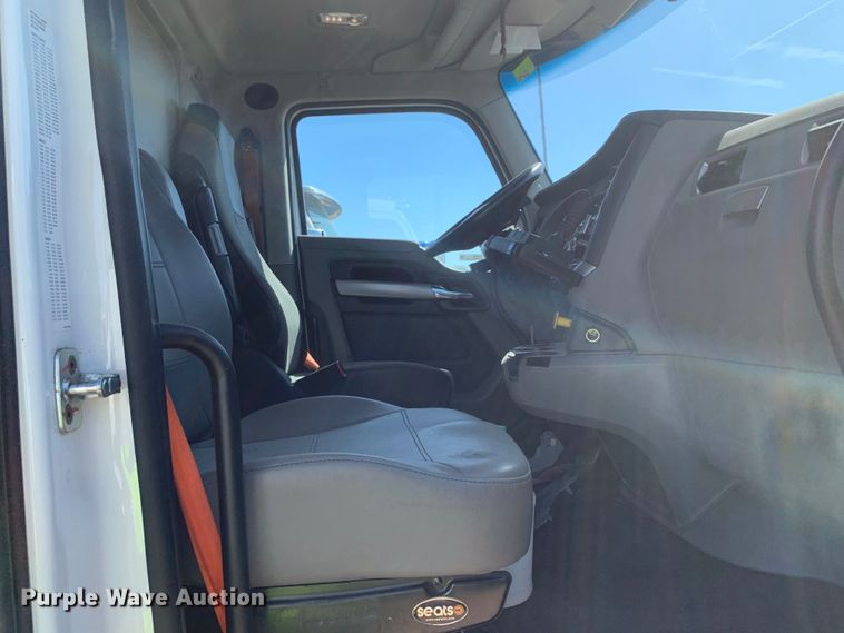 image for item EJ2867 2020 Kenworth  T880 semi truck