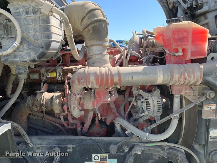 image for item EJ2867 2020 Kenworth  T880 semi truck