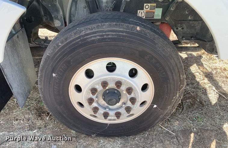 image for item EJ2867 2020 Kenworth  T880 semi truck