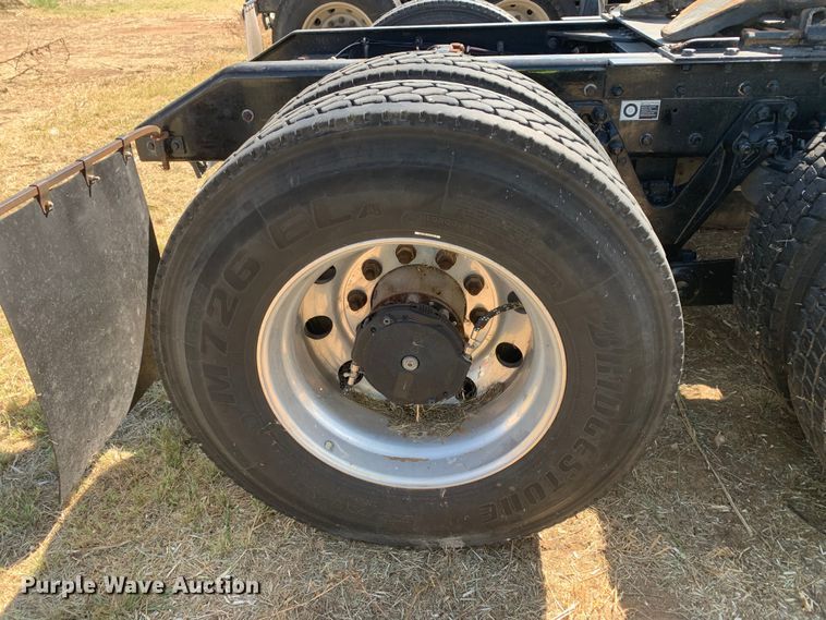 image for item EJ2867 2020 Kenworth  T880 semi truck