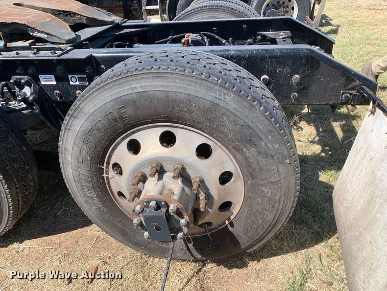 image for item EJ2867 2020 Kenworth  T880 semi truck