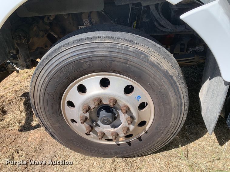 image for item EJ2867 2020 Kenworth  T880 semi truck