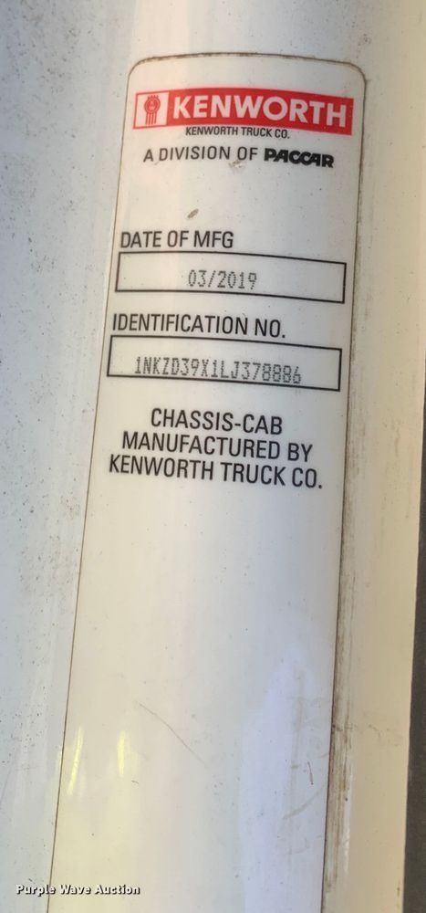 image for item EJ2867 2020 Kenworth  T880 semi truck