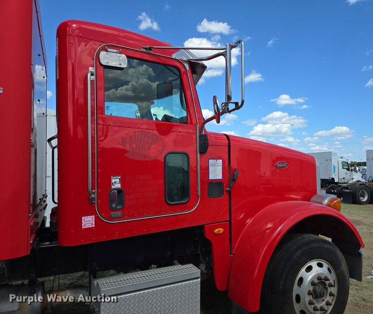 image for item EJ2868 2015 Peterbilt  365 semi truck