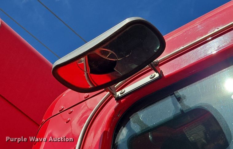 image for item EJ2868 2015 Peterbilt  365 semi truck