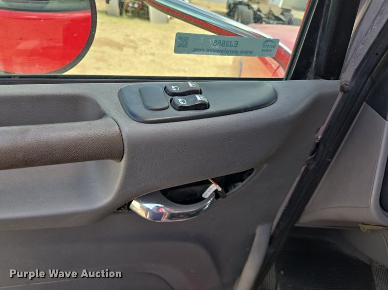 image for item EJ2868 2015 Peterbilt  365 semi truck