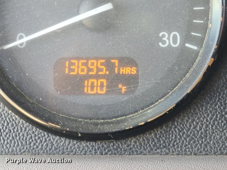 image for item EJ2868 2015 Peterbilt  365 semi truck