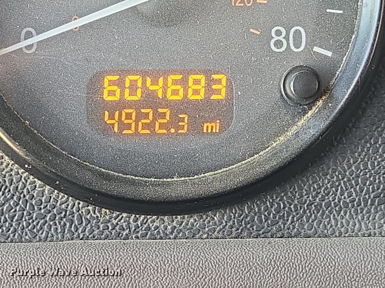 image for item EJ2868 2015 Peterbilt  365 semi truck