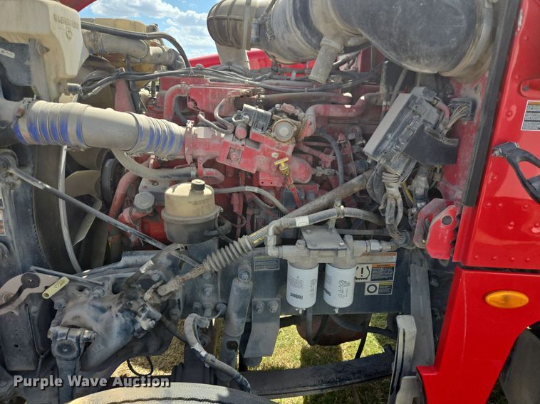 image for item EJ2868 2015 Peterbilt  365 semi truck