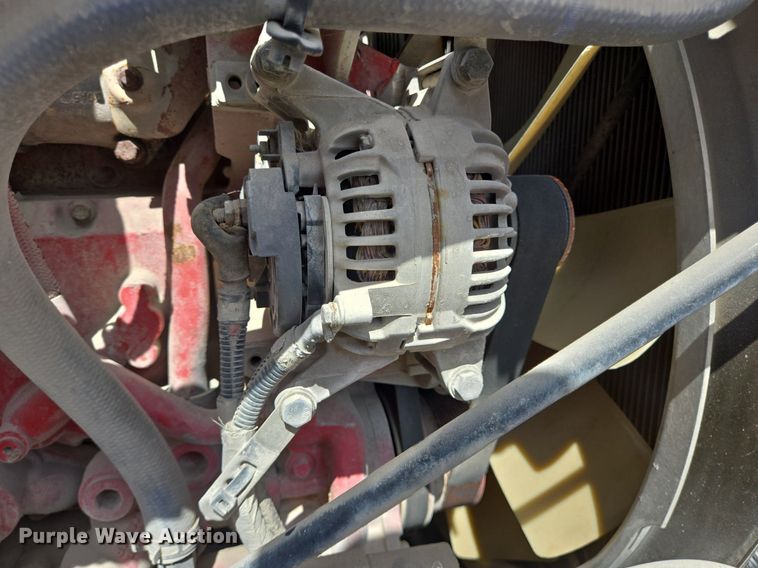 image for item EJ2868 2015 Peterbilt  365 semi truck