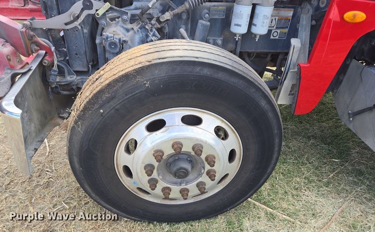 image for item EJ2868 2015 Peterbilt  365 semi truck