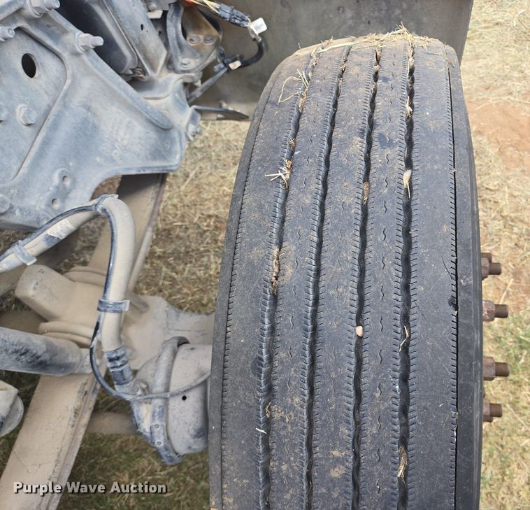 image for item EJ2868 2015 Peterbilt  365 semi truck