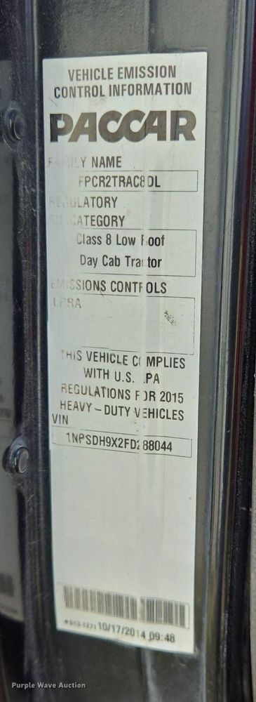 image for item EJ2868 2015 Peterbilt  365 semi truck