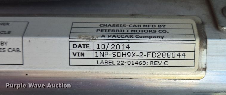 image for item EJ2868 2015 Peterbilt  365 semi truck