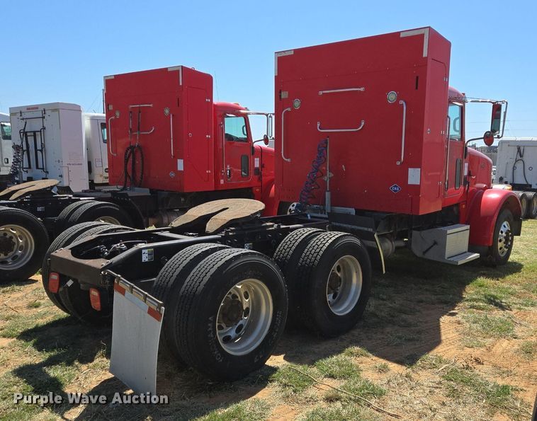 image for item EJ2869 2015 Peterbilt 365 semi truck