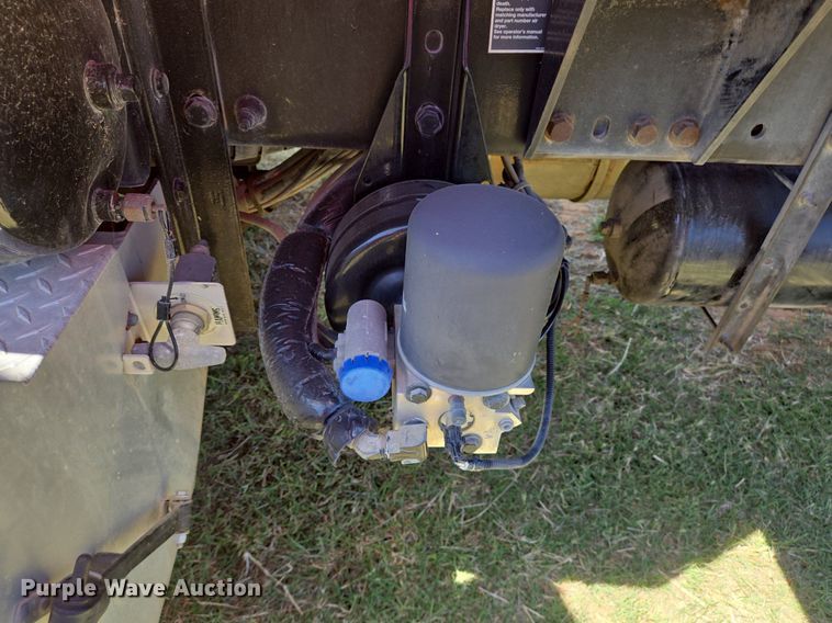 image for item EJ2869 2015 Peterbilt 365 semi truck