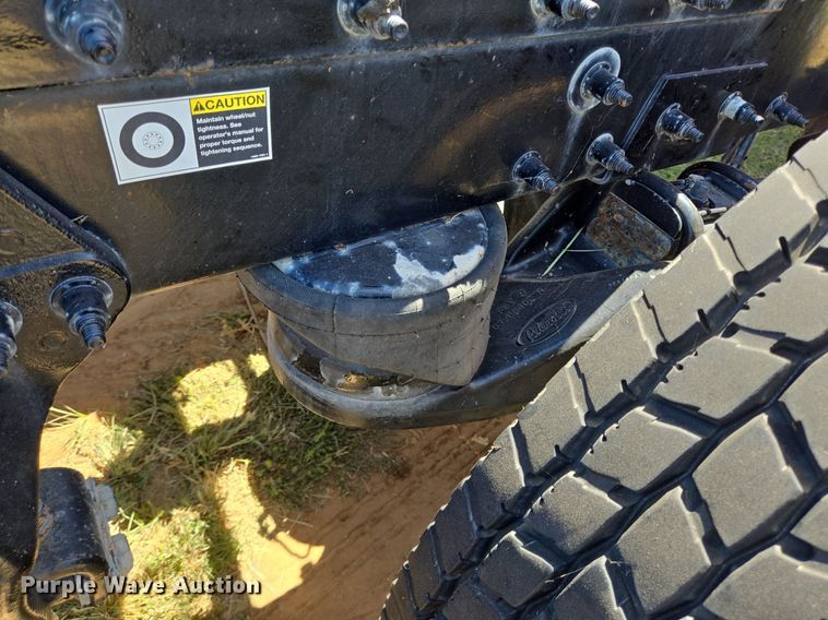 image for item EJ2869 2015 Peterbilt 365 semi truck