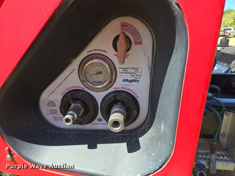 image for item EJ2869 2015 Peterbilt 365 semi truck