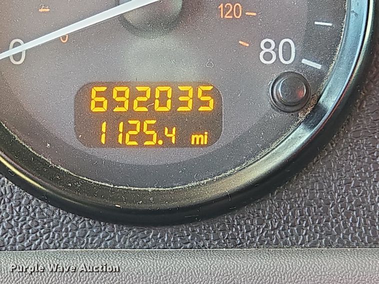 image for item EJ2869 2015 Peterbilt 365 semi truck